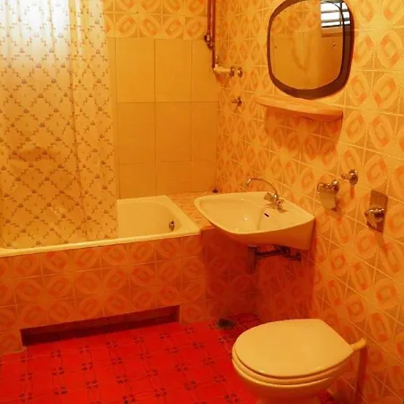 Angela - With Beautiful Courtyard Apartment