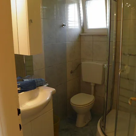 Apartment Angela - With Beautiful Courtyard Brela