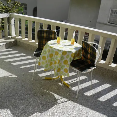 Apartment Angela - With Beautiful Courtyard