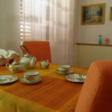 Apartment Angela - With Beautiful Courtyard