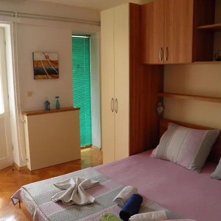 Apartment Angela - With Beautiful Courtyard *